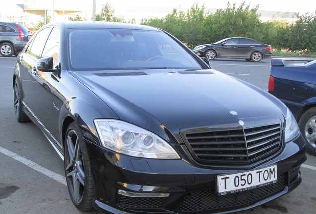 Mercedes-Benz S 65 AMG V221 2010