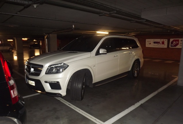 Mercedes-Benz GL 63 AMG X166