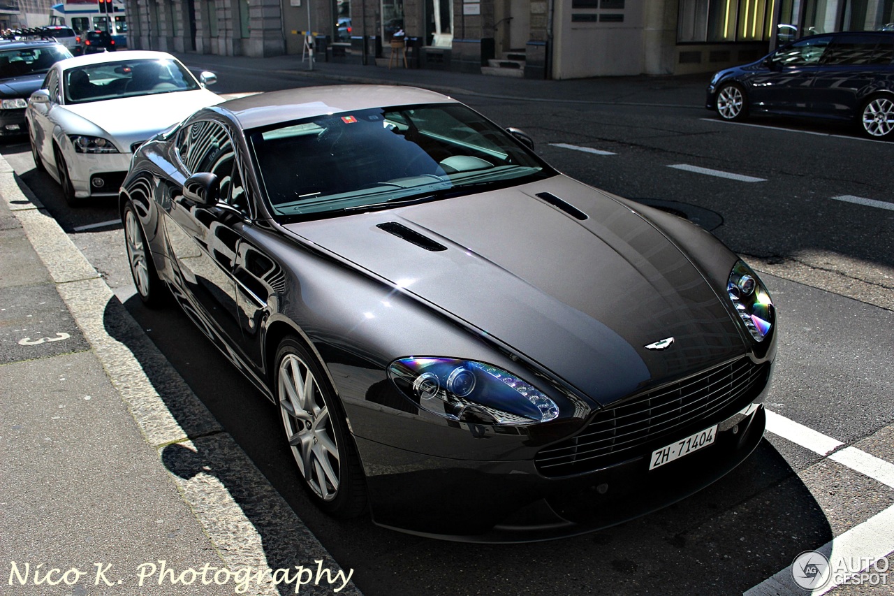 Aston Martin V8 Vantage 2012