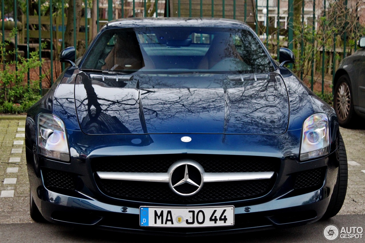 Mercedes-Benz SLS AMG