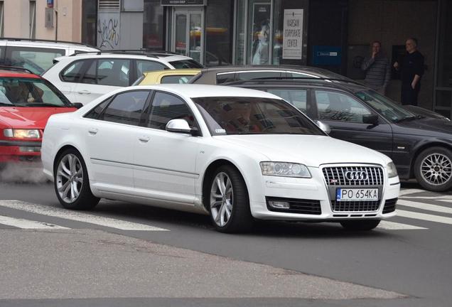 Audi S8 D3