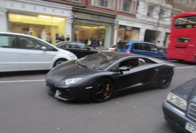 Lamborghini Aventador LP700-4