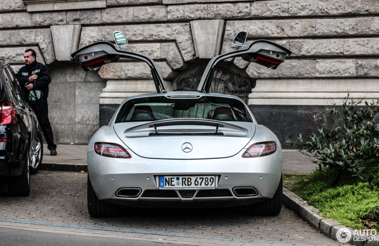 Mercedes-Benz SLS AMG