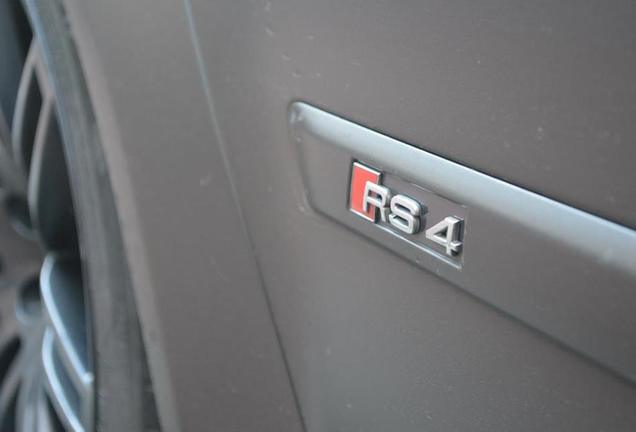 Audi RS4 Sedan