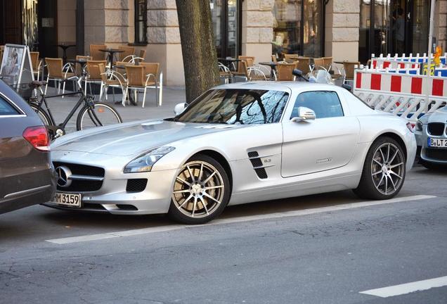 Mercedes-Benz SLS AMG