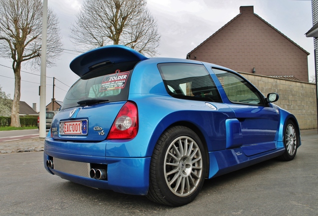 Renault Clio V6