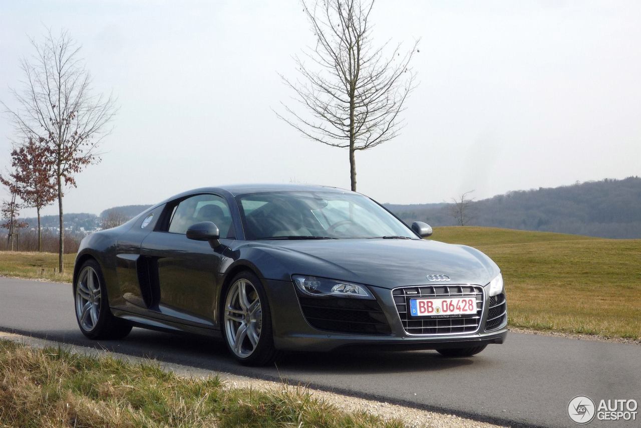 Audi R8 V10