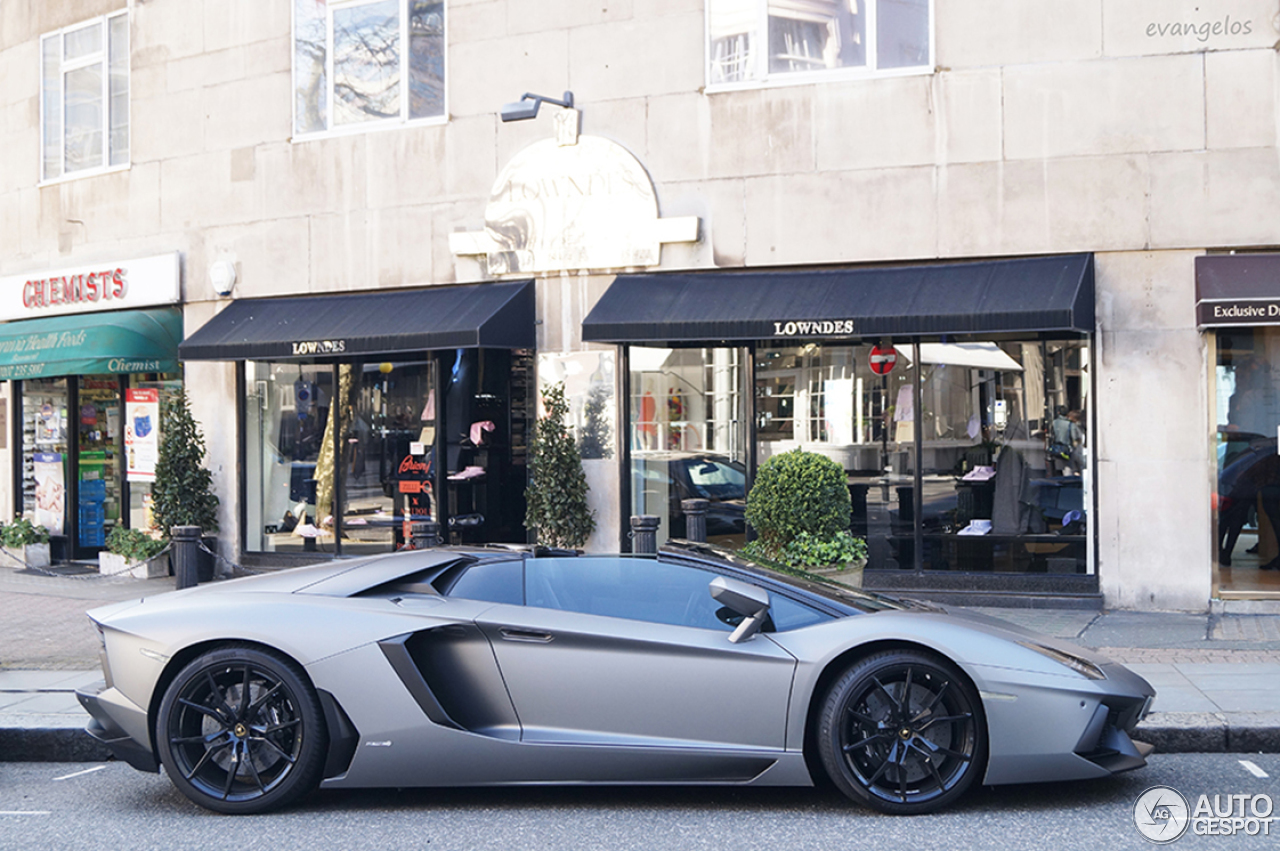 Lamborghini Aventador LP700-4 Roadster