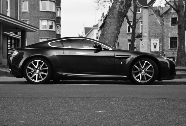 Aston Martin V8 Vantage 2012