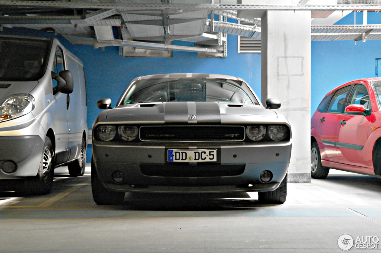 Dodge Challenger SRT-8