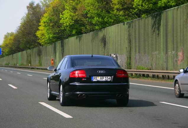 Audi S8 D3