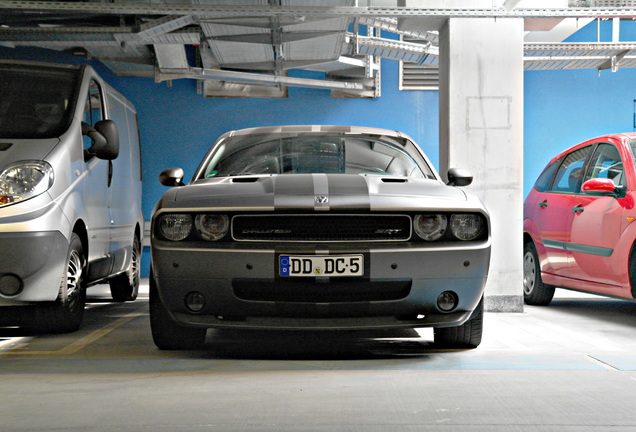 Dodge Challenger SRT-8