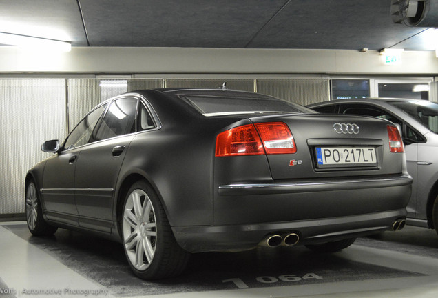 Audi S8 D3