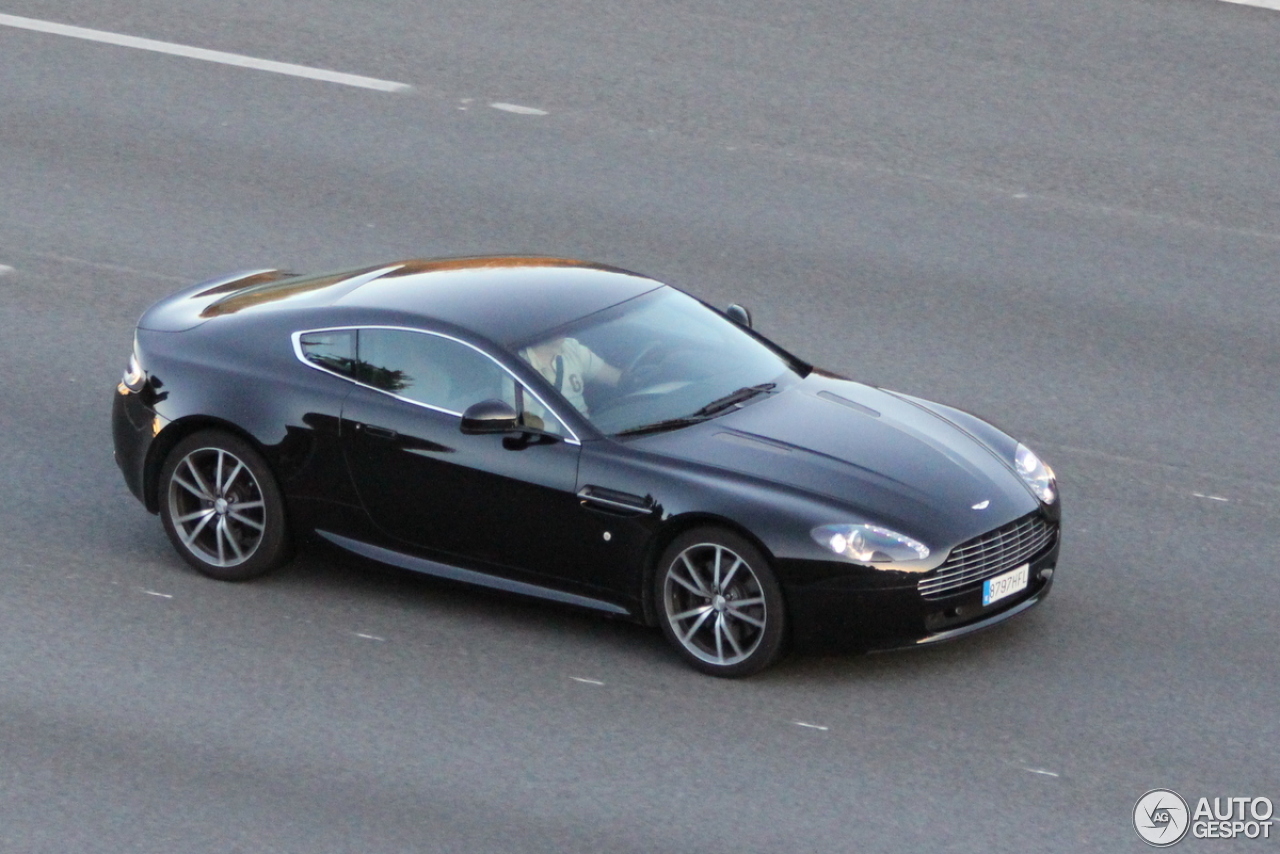 Aston Martin V8 Vantage 2012