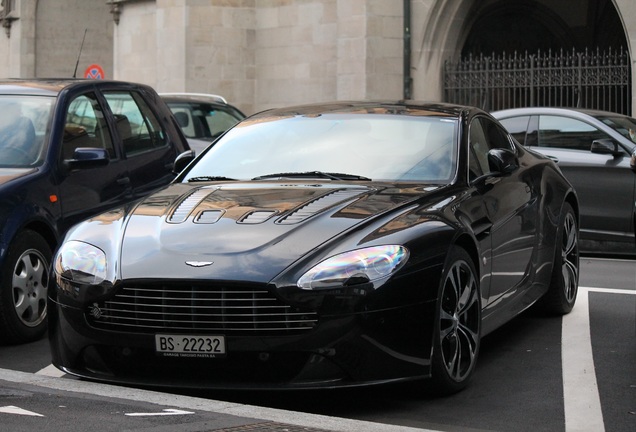 Aston Martin V12 Vantage