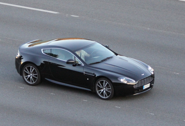 Aston Martin V8 Vantage 2012