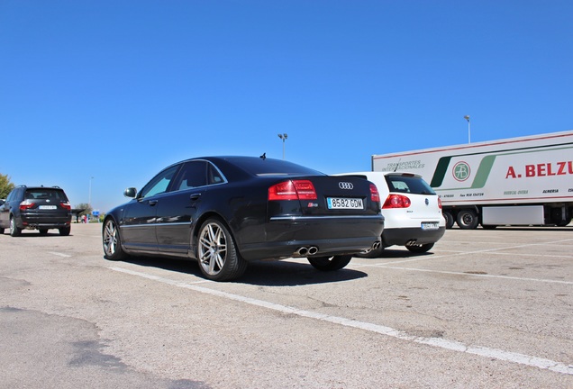 Audi S8 D3