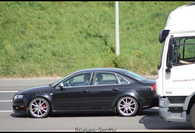 Audi RS4 Sedan