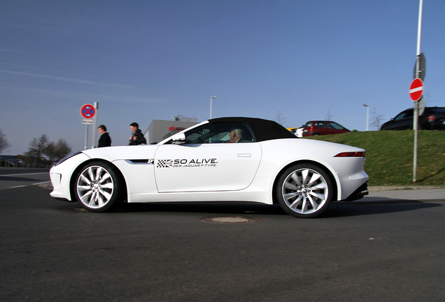 Jaguar F-TYPE S V8 Convertible