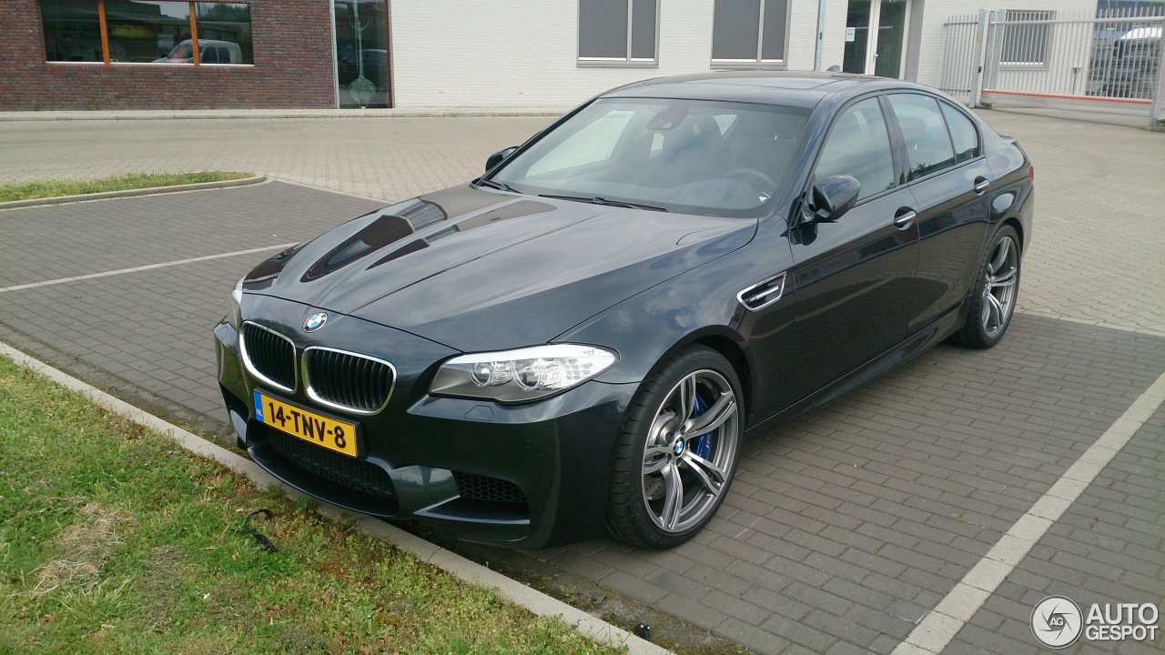 BMW M5 F10 2011