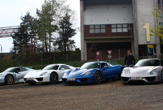 Porsche 918 Spyder Weissach Package