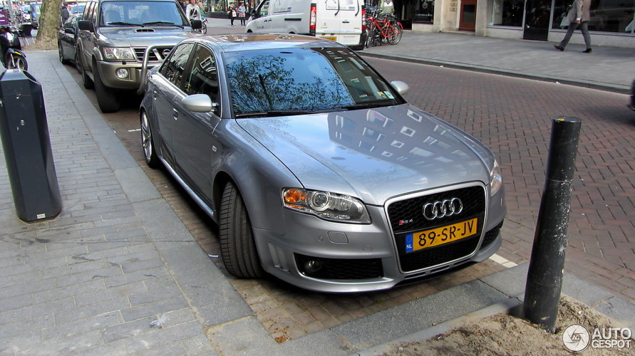 Audi RS4 Sedan