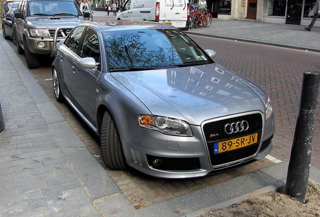 Audi RS4 Sedan