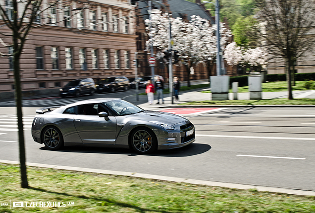 Nissan GT-R