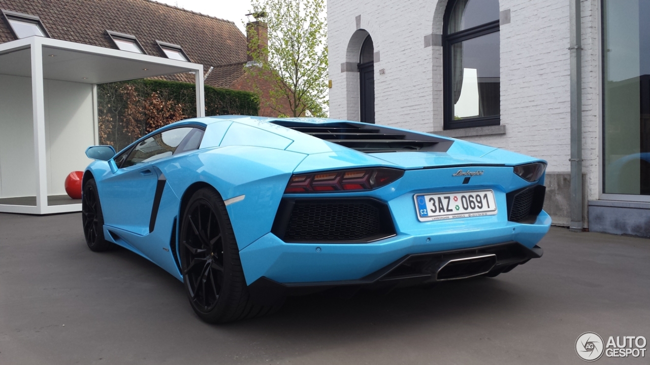 Lamborghini Aventador LP700-4