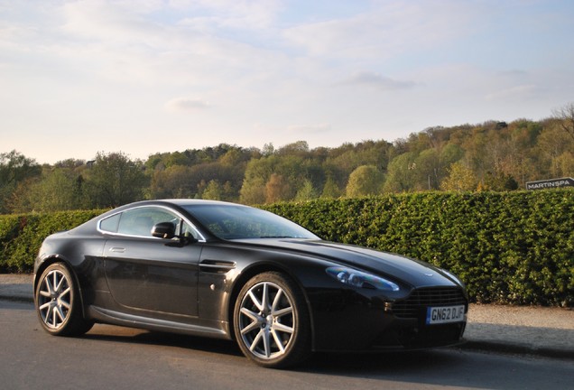 Aston Martin V8 Vantage 2012