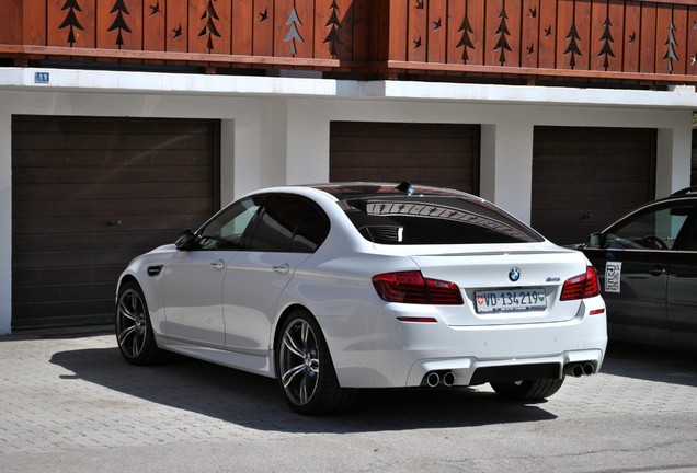 BMW M5 F10 2011