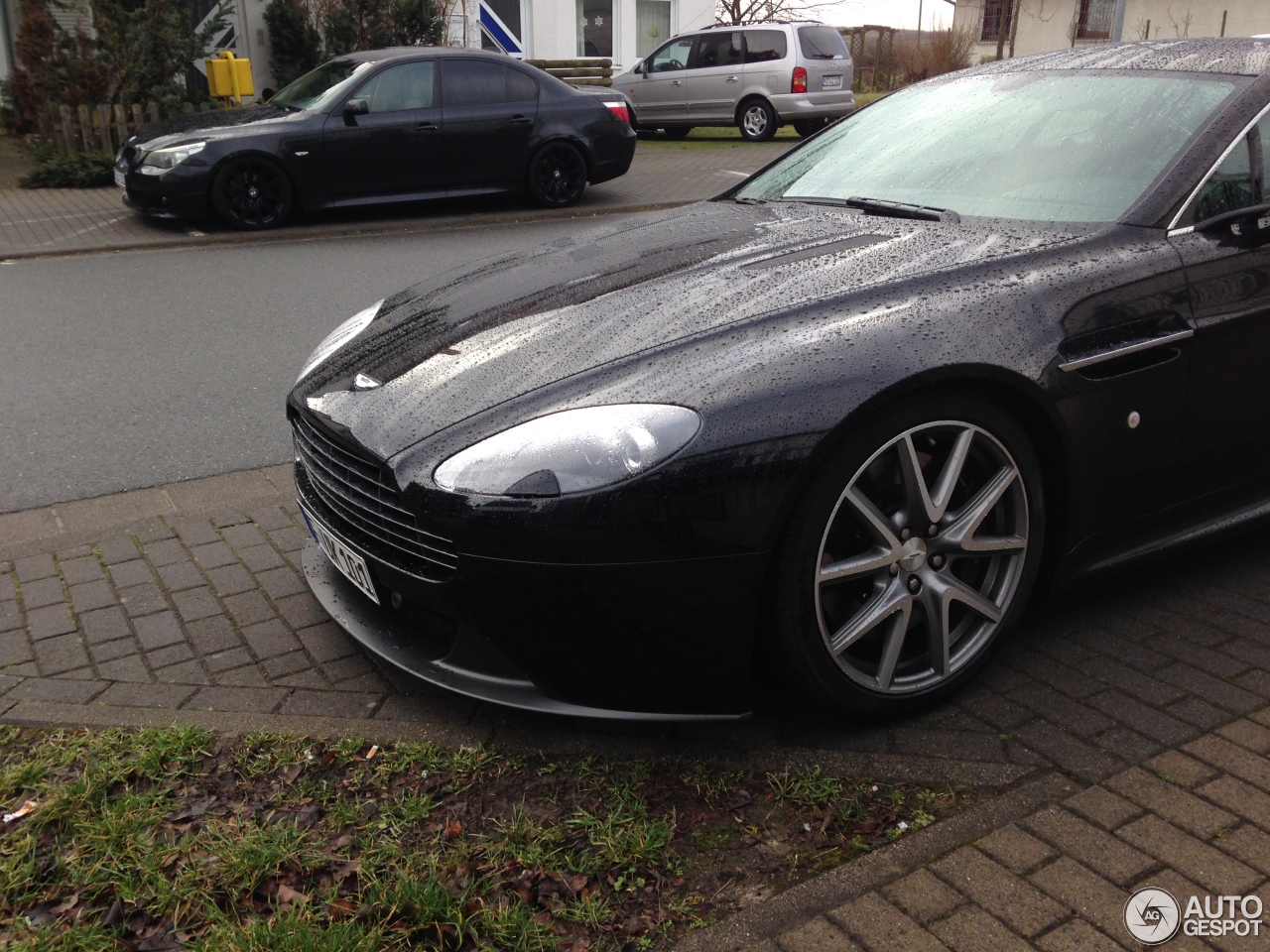 Aston Martin V8 Vantage 2012