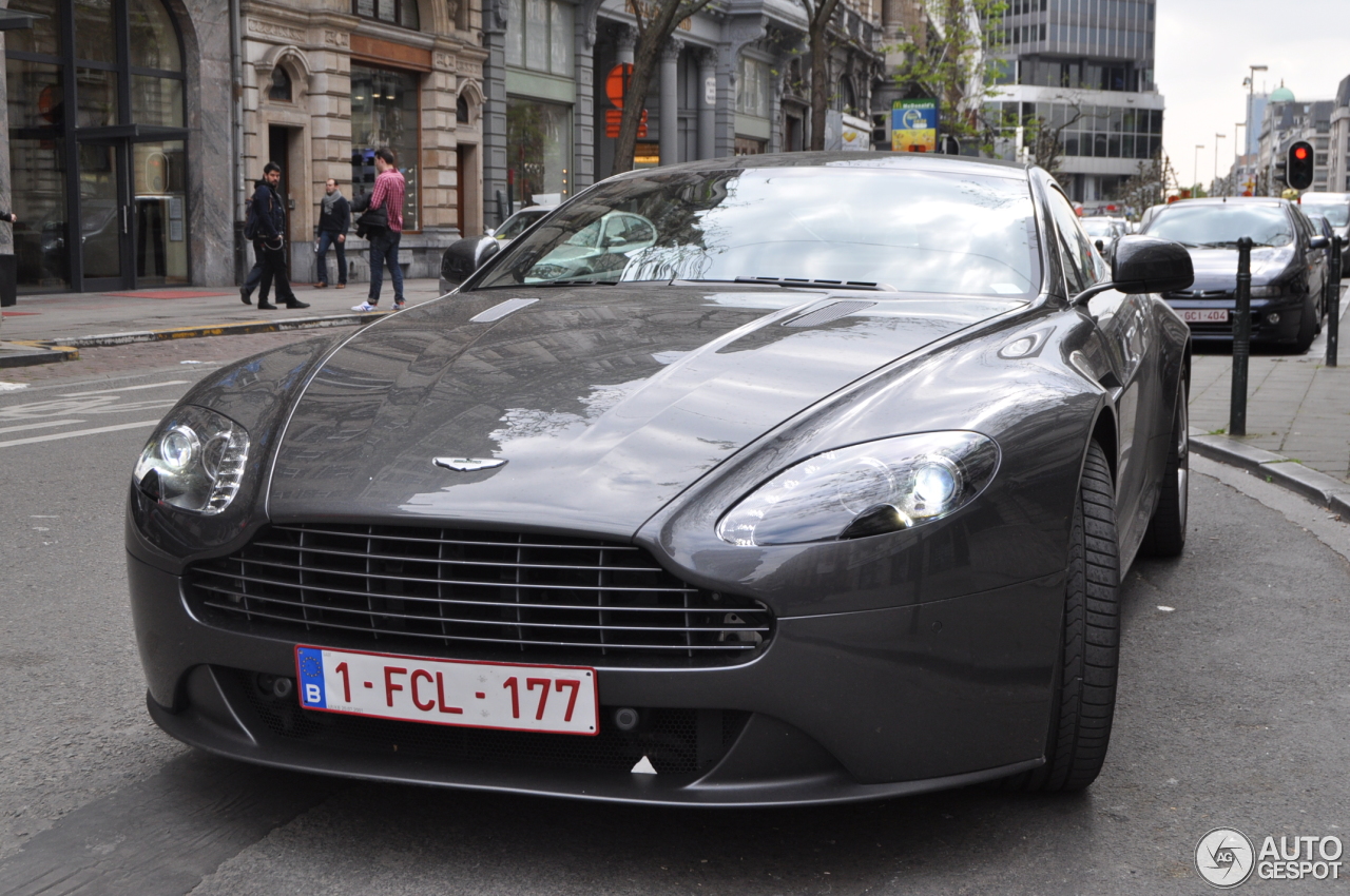 Aston Martin V8 Vantage 2012