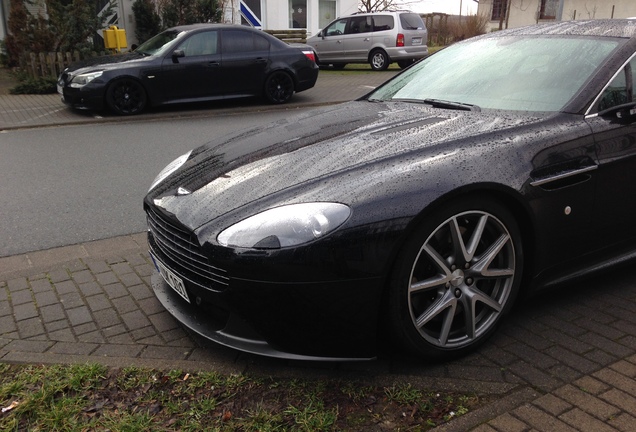 Aston Martin V8 Vantage 2012