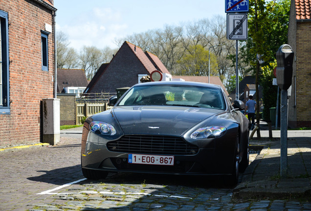 Aston Martin V8 Vantage 2012