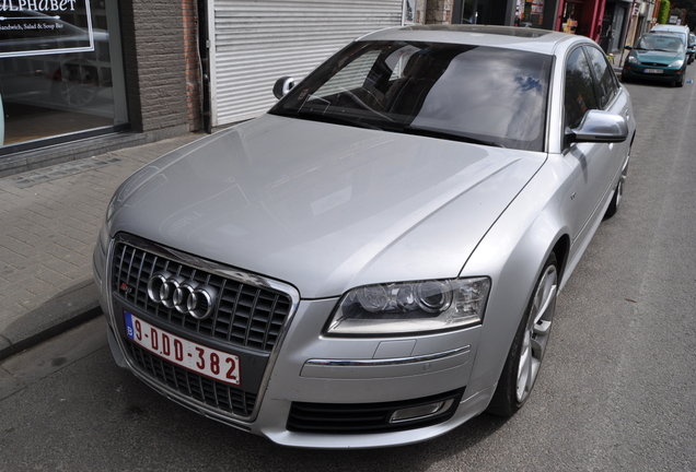 Audi S8 D3