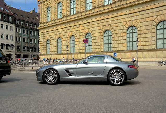 Mercedes-Benz SLS AMG