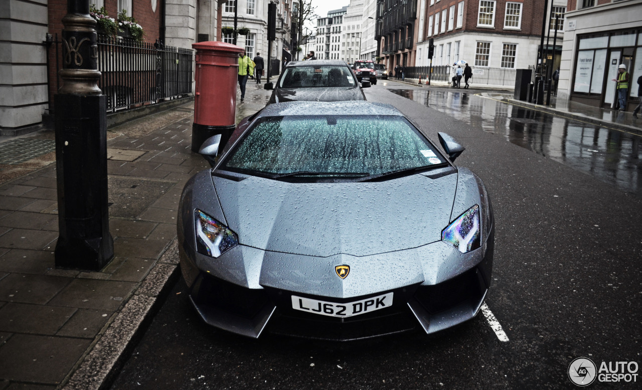 Lamborghini Aventador LP700-4