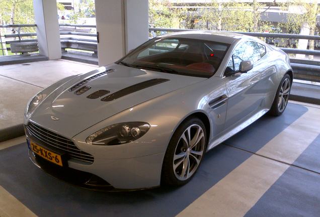 Aston Martin V12 Vantage