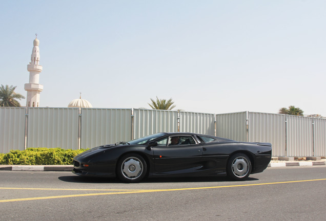 Jaguar XJ220