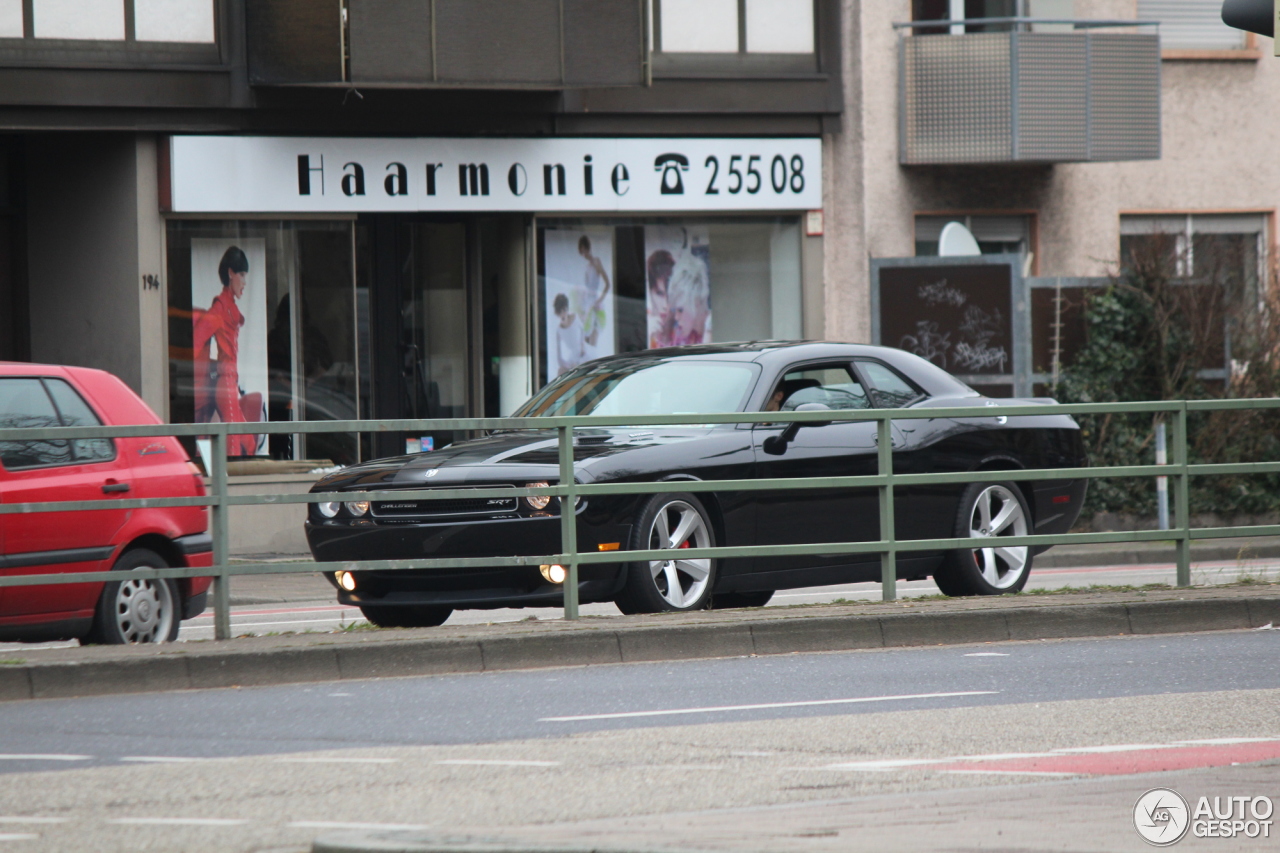 Dodge Challenger SRT-8