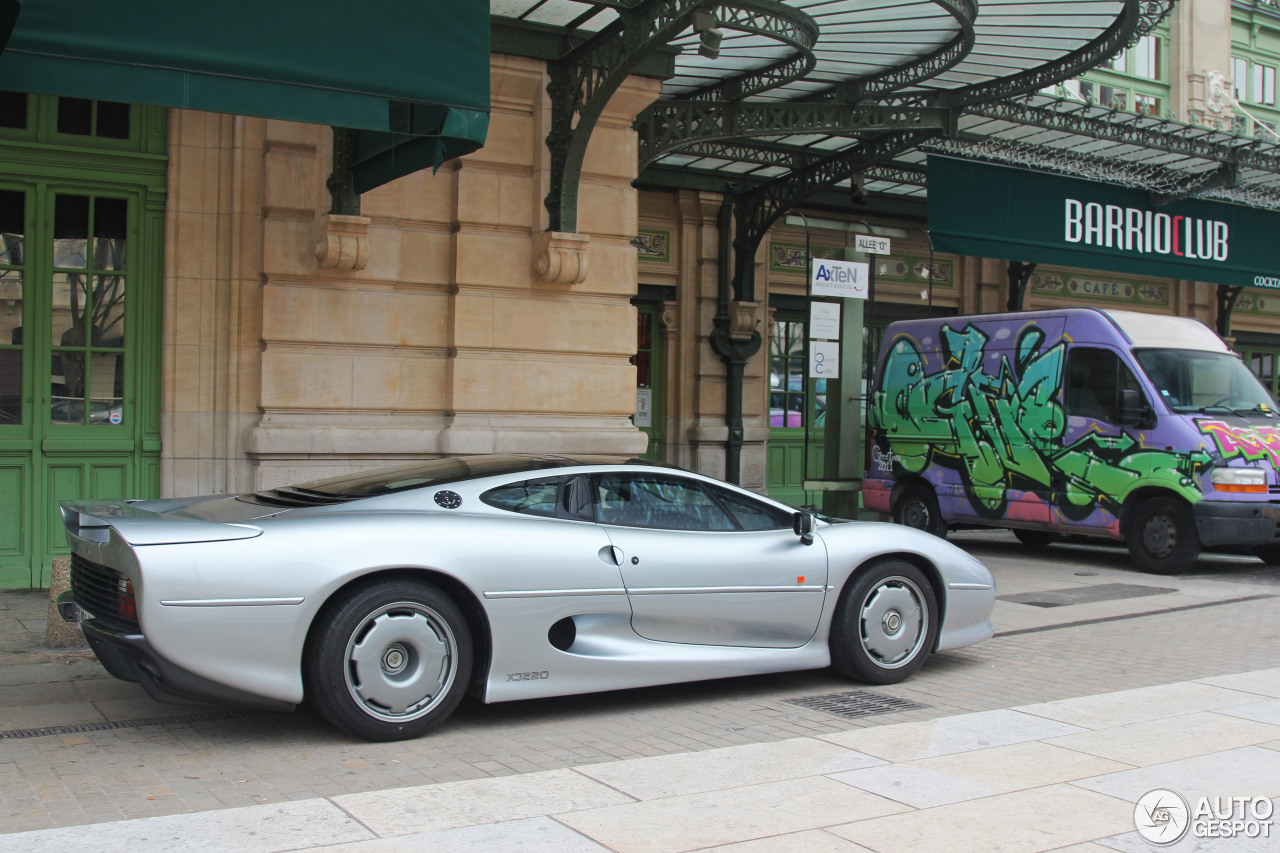 Jaguar XJ220