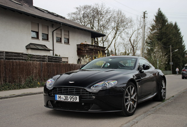 Aston Martin V8 Vantage 2012