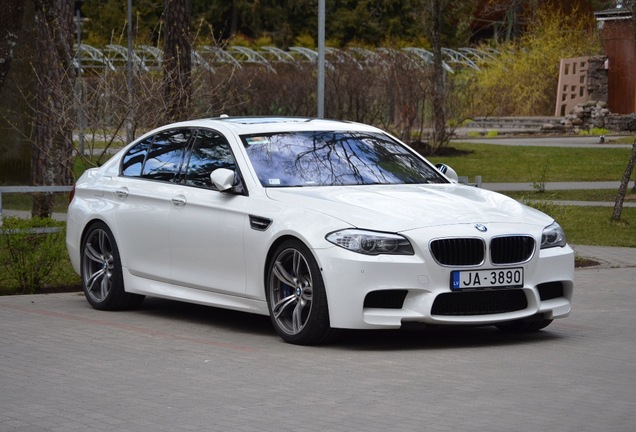 BMW M5 F10 2011