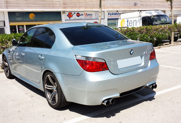 BMW M5 E60 2005