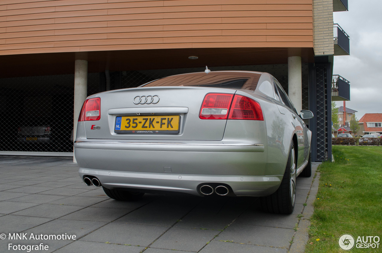 Audi S8 D3