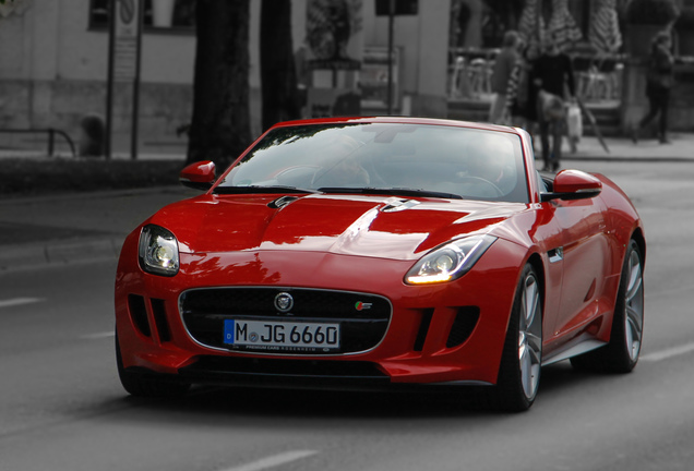 Jaguar F-TYPE S V8 Convertible