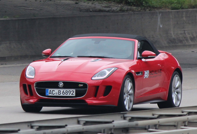 Jaguar F-TYPE S V8 Convertible