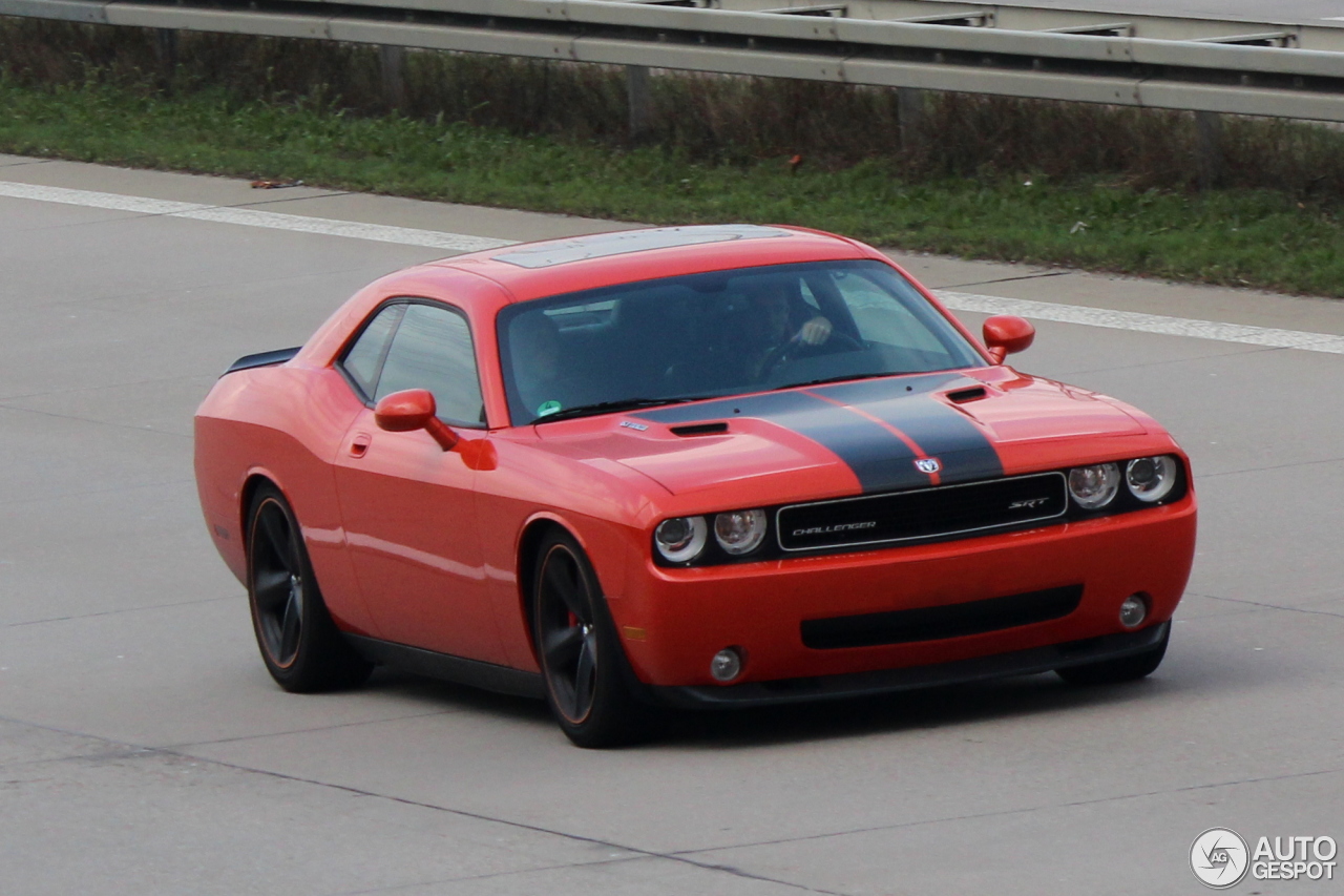 Dodge Challenger SRT-8