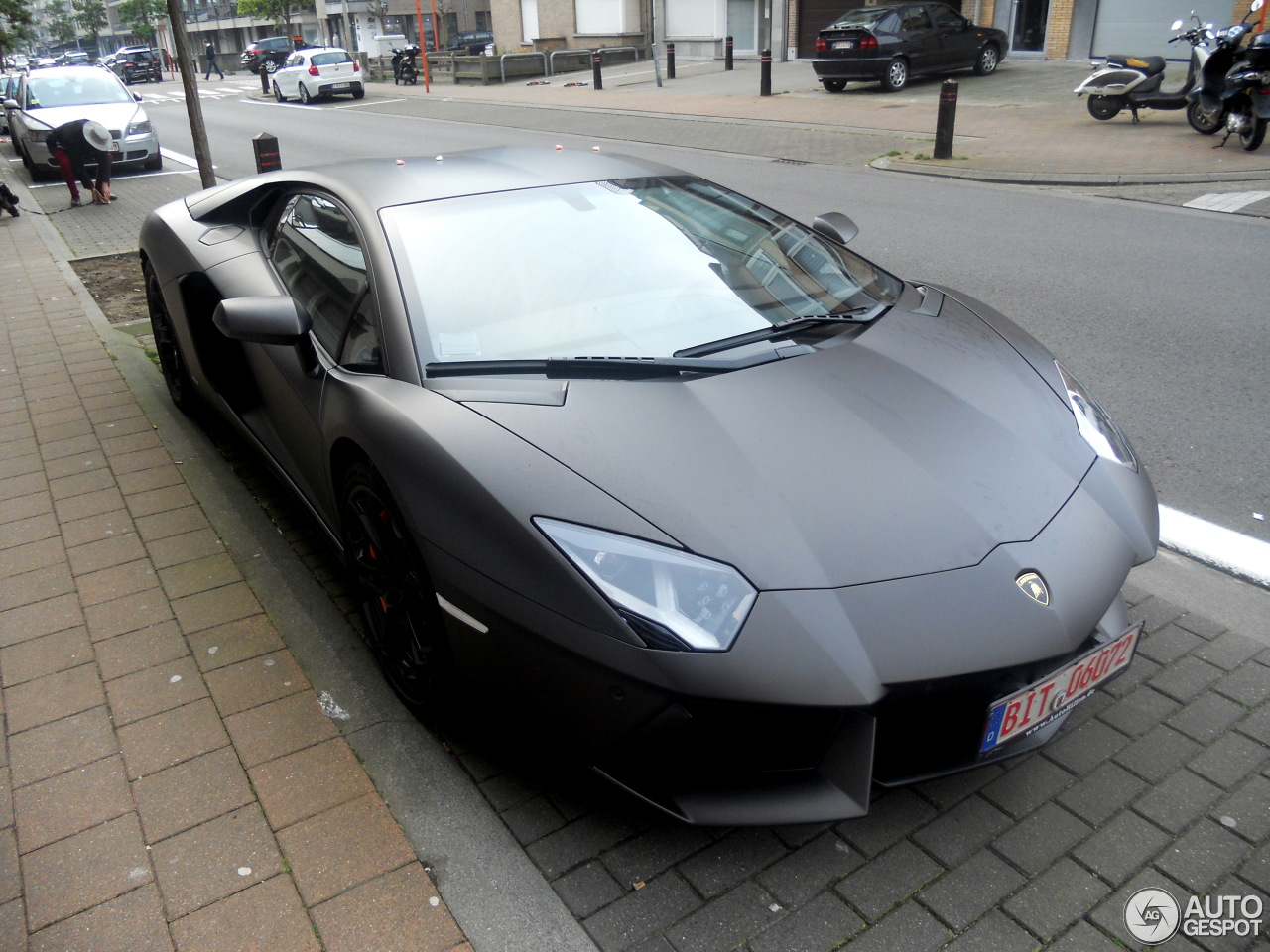 Lamborghini Aventador LP700-4